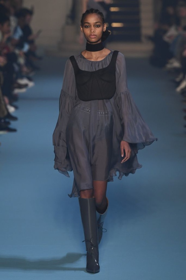 عرض أزياء Off White لخريف وشتاء ٢٠١٨ !