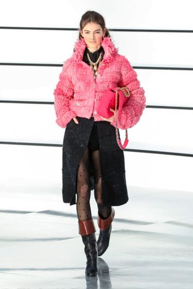 مجموعة Chanel لخريف وشتاء 2020 – 2021 