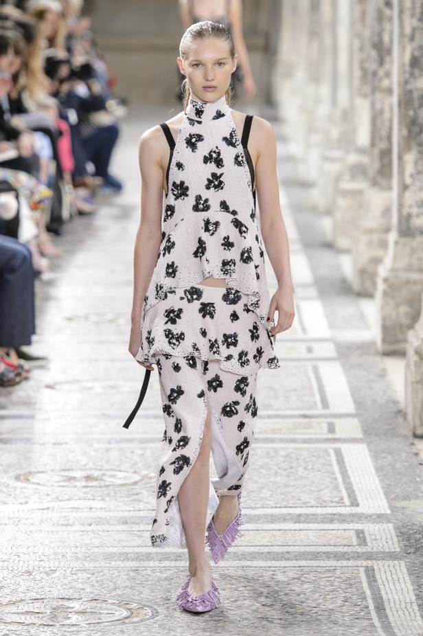 مجموعة Proenza Schouler من الألبسة الجاهزة لربيع وصيف 2018