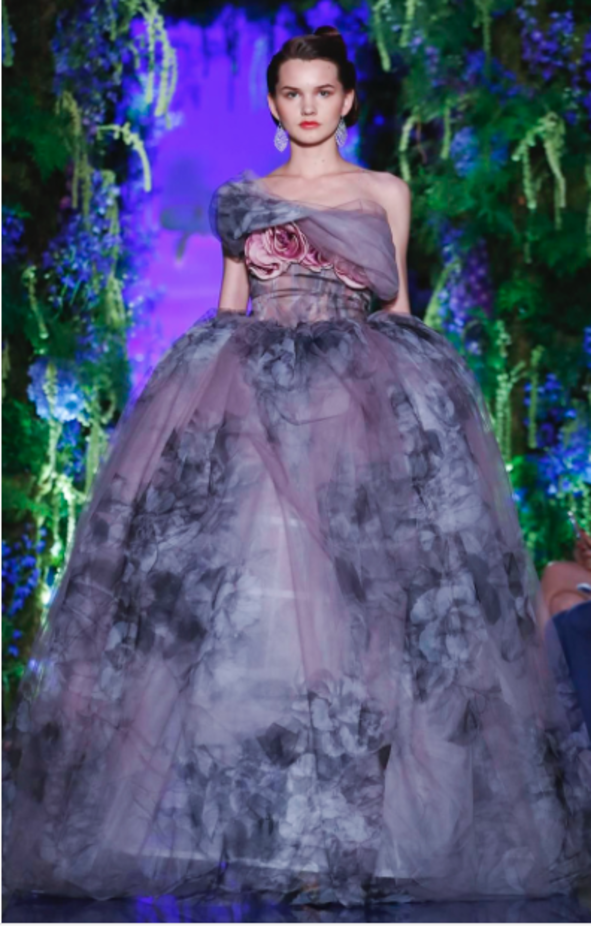 مجموعة Guo Pei للأزياء الفاخرة لخريف وشتاء ٢٠١٧/ ٢٠١٨ !