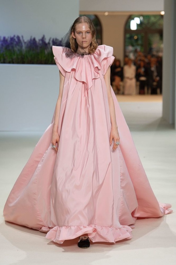 عرض أزياء Giambattista Valli لخريف 2018