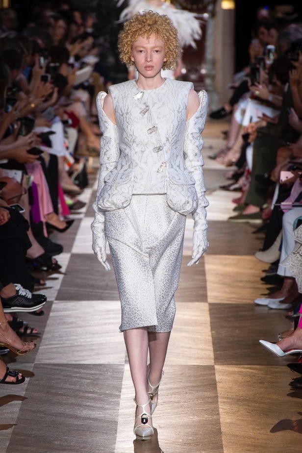 عرض أزياء Schiaparelli لخريف 2018