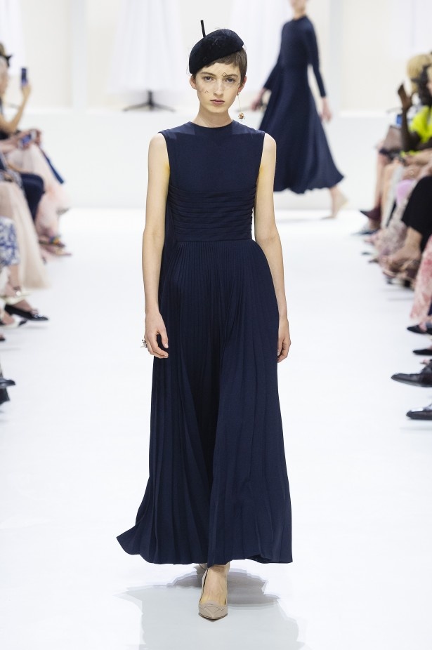 الأنوثة والأناقة.. عنوانا مجموعة دار Dior للهوت كوتور لخريف وشتاء 2018 - 2019 