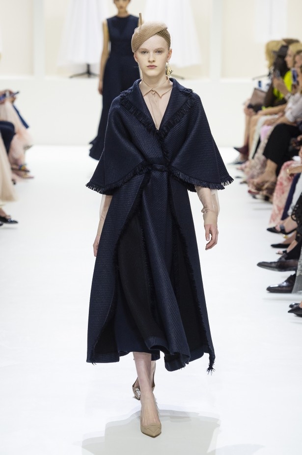 الأنوثة والأناقة.. عنوانا مجموعة دار Dior للهوت كوتور لخريف وشتاء 2018 - 2019 