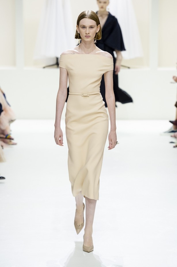 الأنوثة والأناقة.. عنوانا مجموعة دار Dior للهوت كوتور لخريف وشتاء 2018 - 2019 