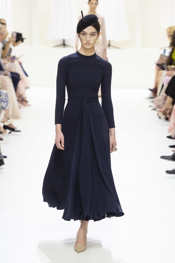 الأنوثة والأناقة.. عنوانا مجموعة دار Dior للهوت كوتور لخريف وشتاء 2018 - 2019 