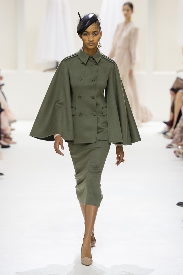 الأنوثة والأناقة.. عنوانا مجموعة دار Dior للهوت كوتور لخريف وشتاء 2018 - 2019 