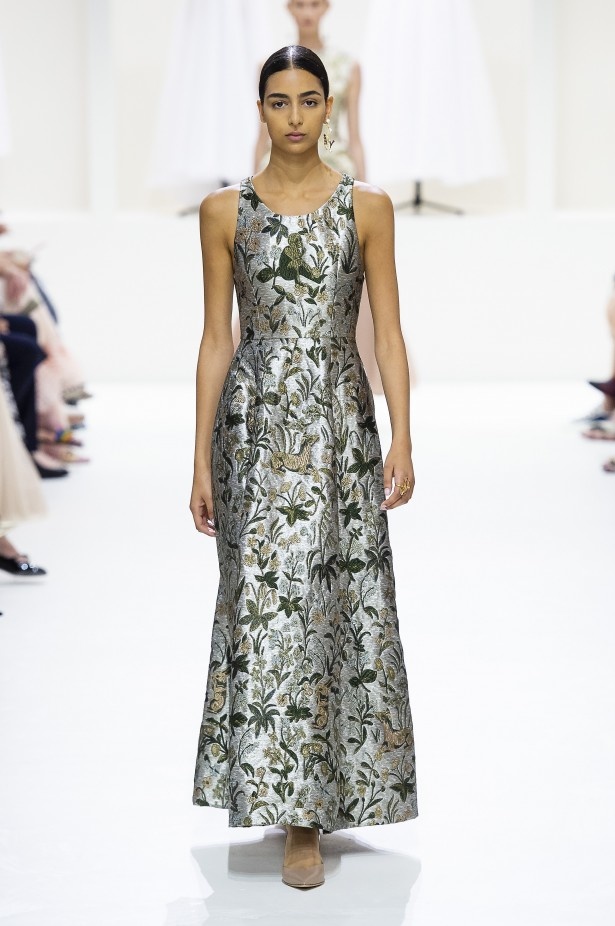 الأنوثة والأناقة.. عنوانا مجموعة دار Dior للهوت كوتور لخريف وشتاء 2018 - 2019 