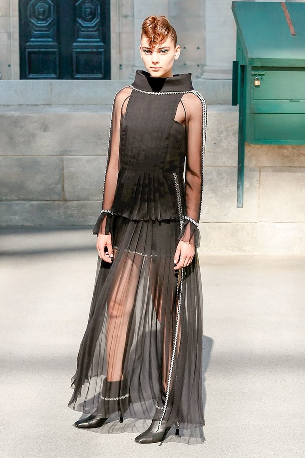 عرض Chanel لخريف وشتاء 2018 للهوت كوتور