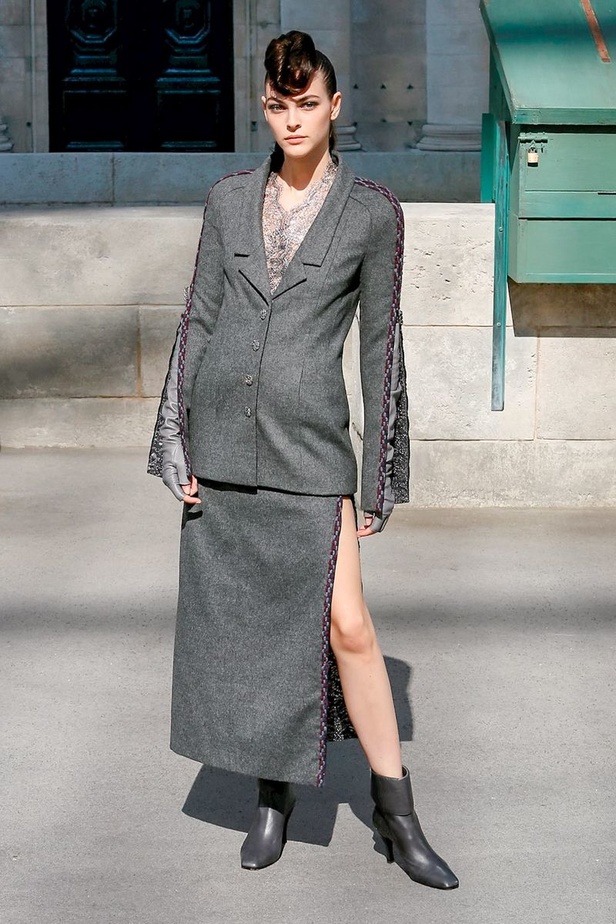 عرض Chanel لخريف وشتاء 2018 للهوت كوتور