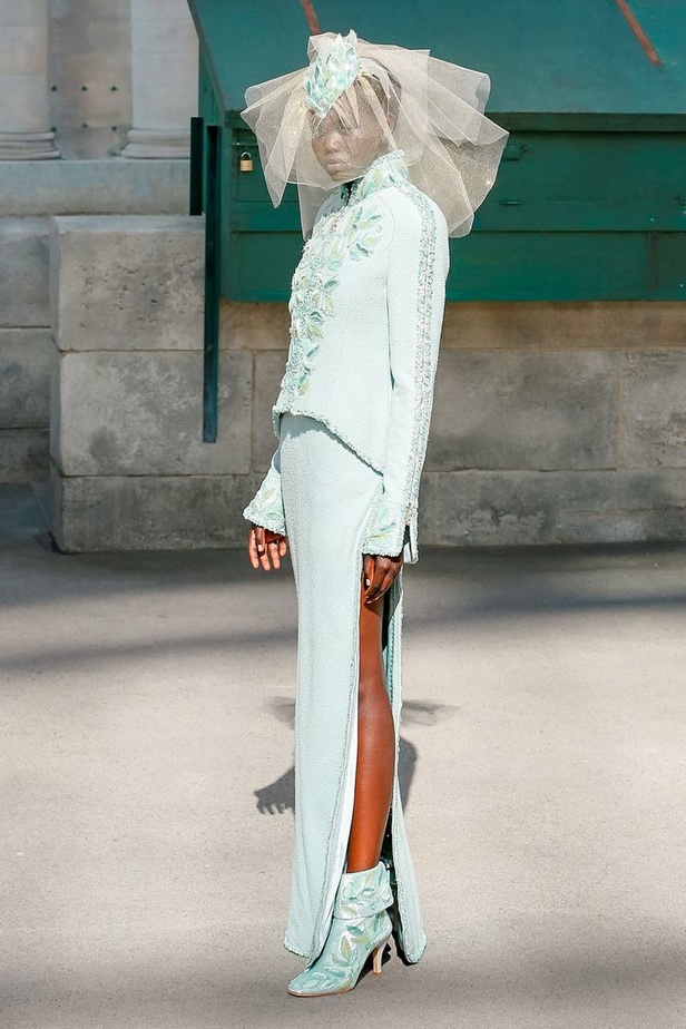 عرض Chanel لخريف وشتاء 2018 للهوت كوتور