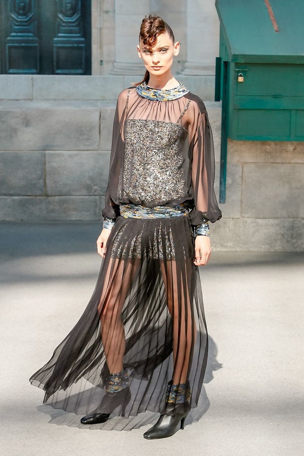 عرض Chanel لخريف وشتاء 2018 للهوت كوتور