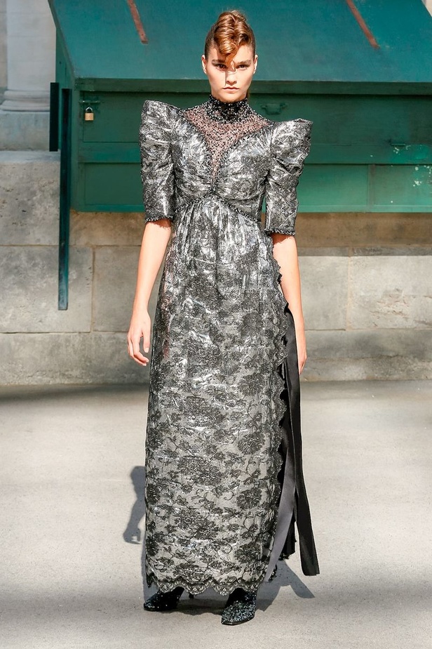 عرض Chanel لخريف وشتاء 2018 للهوت كوتور