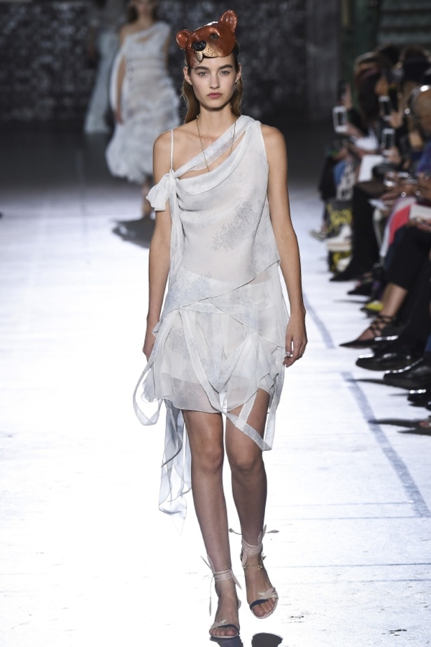 مجموعة John Galliano لربيع وصيف 2017