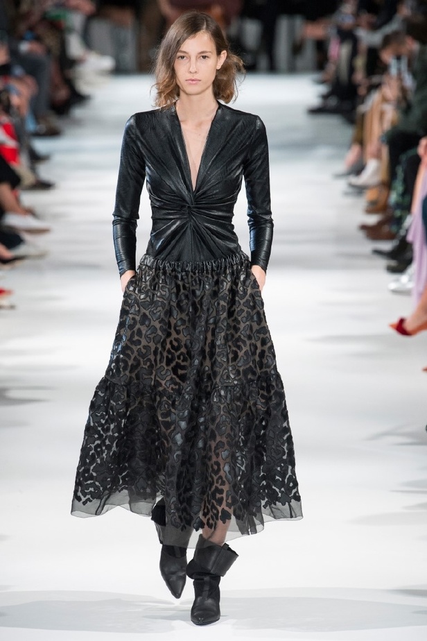 مجموعة ستيلا مكارتني لموسم ربيع وصيف 2018