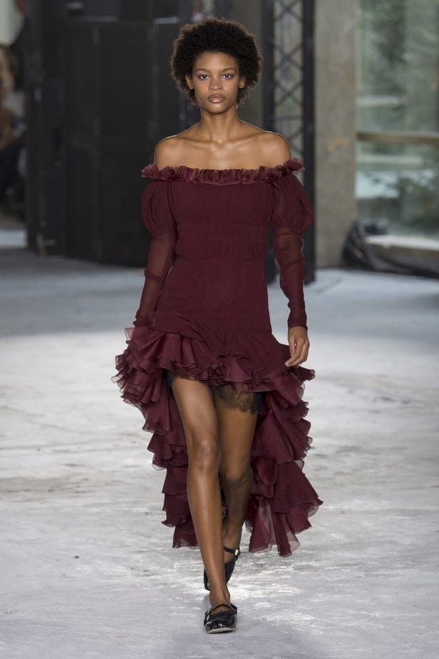 مجموعة Giambattista Valli لربيع وصيف 2018