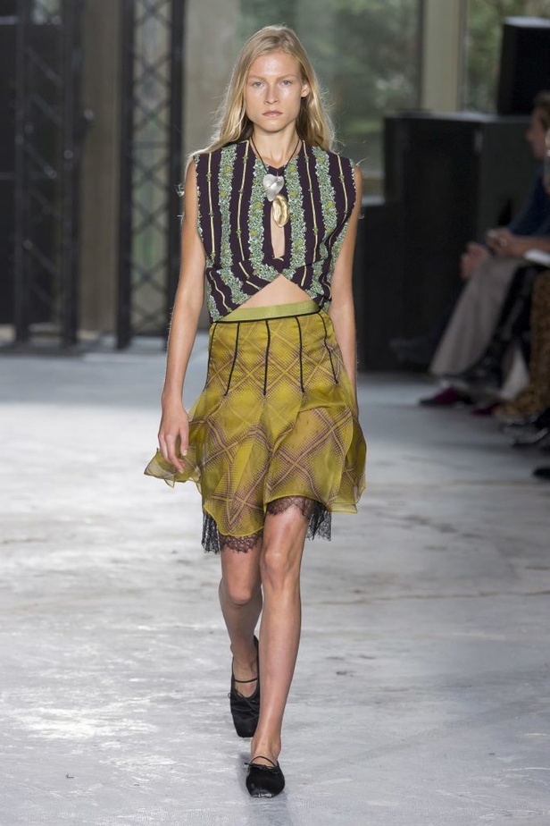 مجموعة Giambattista Valli لربيع وصيف 2018