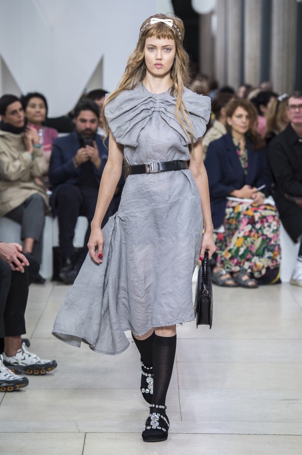 عرض Miu Miu للألبسة الجاهزة لربيع 2019