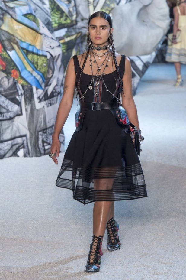 مجموعة "الكسندر مكوين" لموسم ربيع وصيف 2019