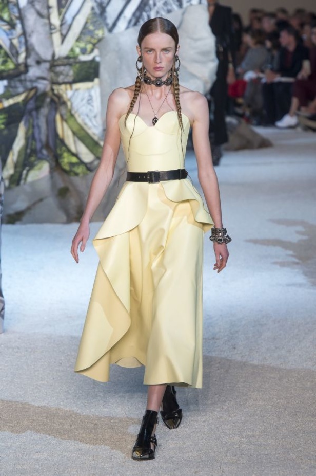 مجموعة "الكسندر مكوين" لموسم ربيع وصيف 2019