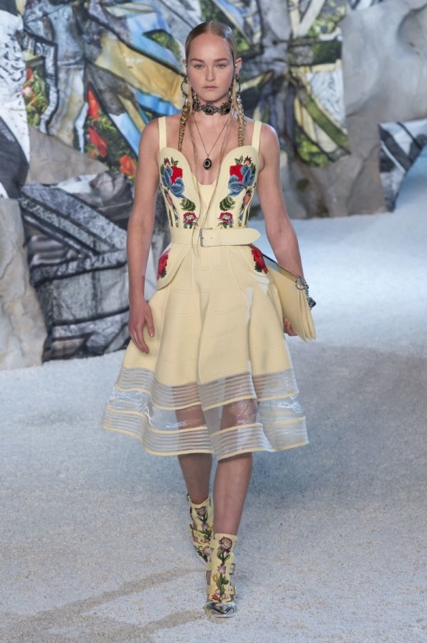 مجموعة "الكسندر مكوين" لموسم ربيع وصيف 2019