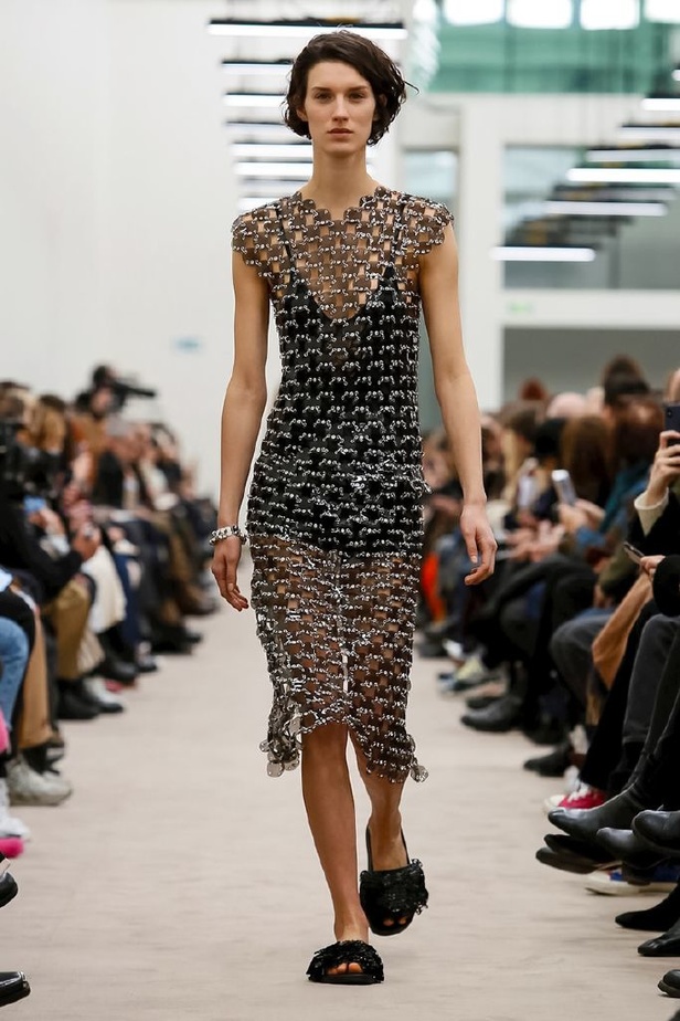 عرض ازياء باكو رابان لخريف وشتاء 2018