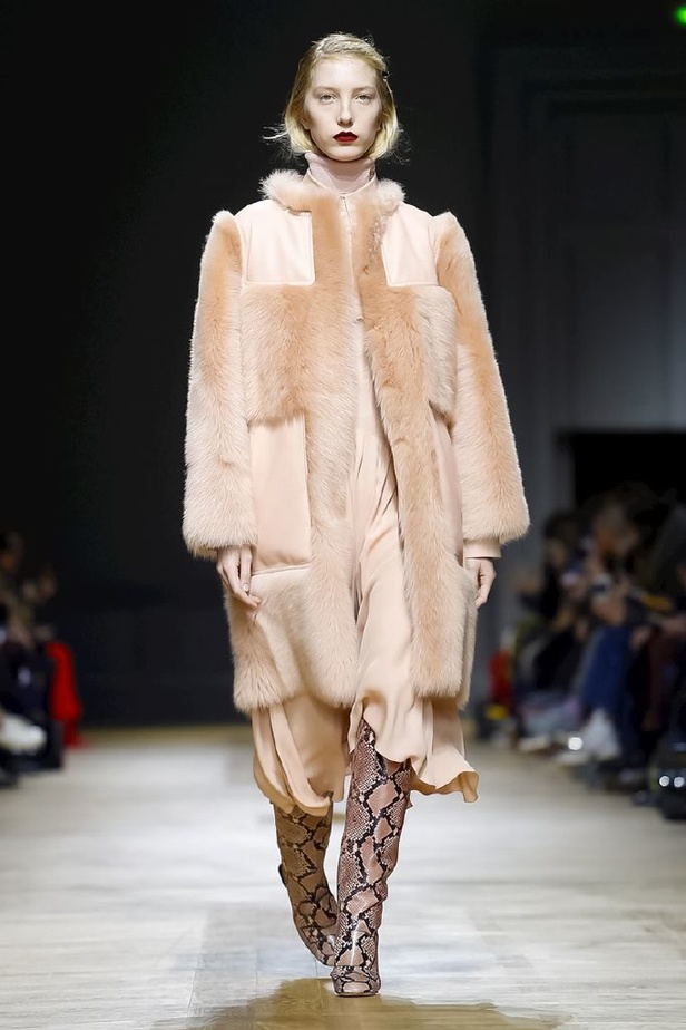 عرض ازياء روشاس لخريف وشتاء 2018