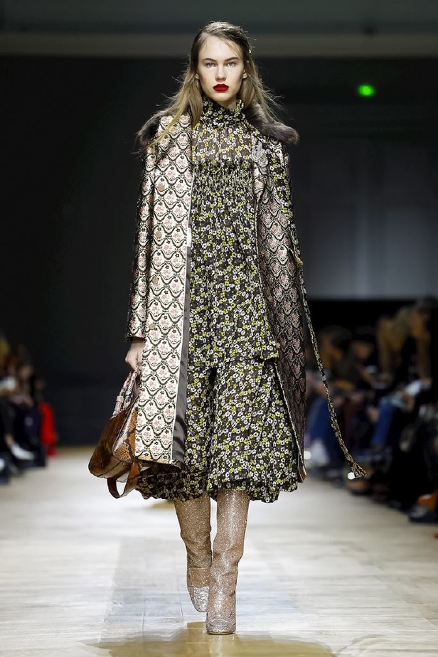 عرض ازياء روشاس لخريف وشتاء 2018