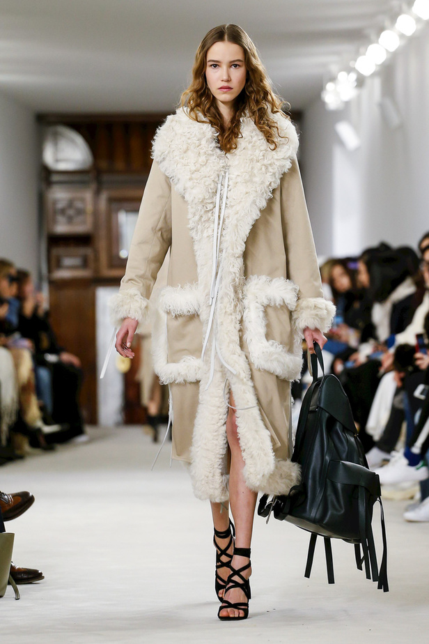 عرض ازياء لويفي لخريف وشتاء 2018