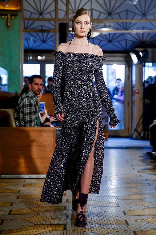 عرض ازياء ألتوزارا لخريف وشتاء 2018