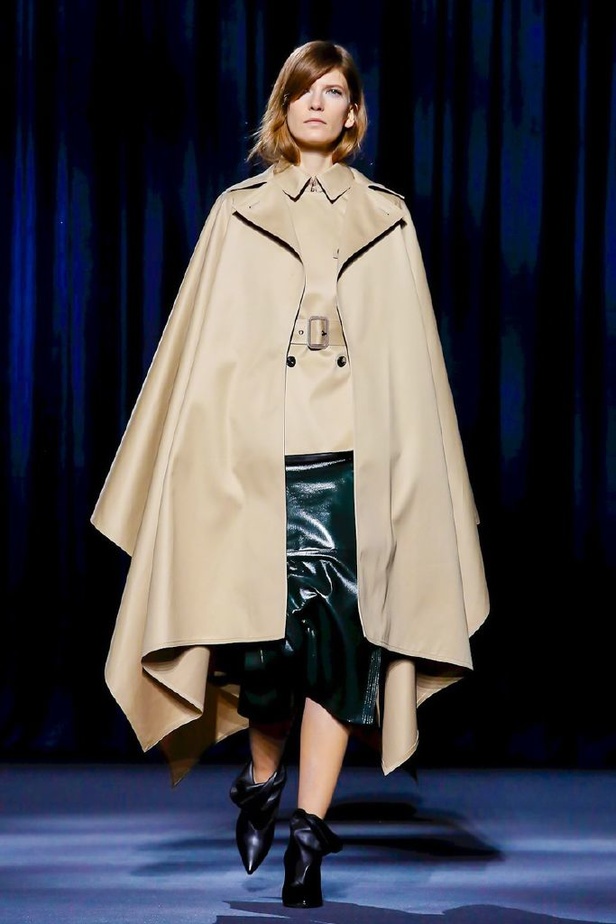 أزياء جيفنشي تظهر شخصية المرأة العملية والقوية