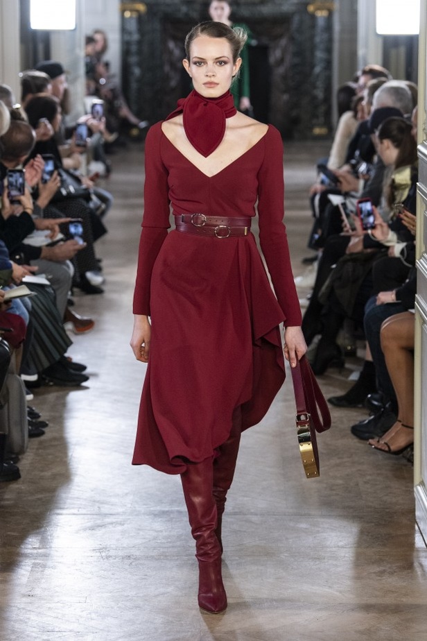 تصاميم كلاسيكية ومتنوعة من Elie Saab لخريف وشتاء 2019 