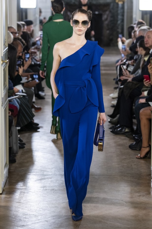 تصاميم كلاسيكية ومتنوعة من Elie Saab لخريف وشتاء 2019 