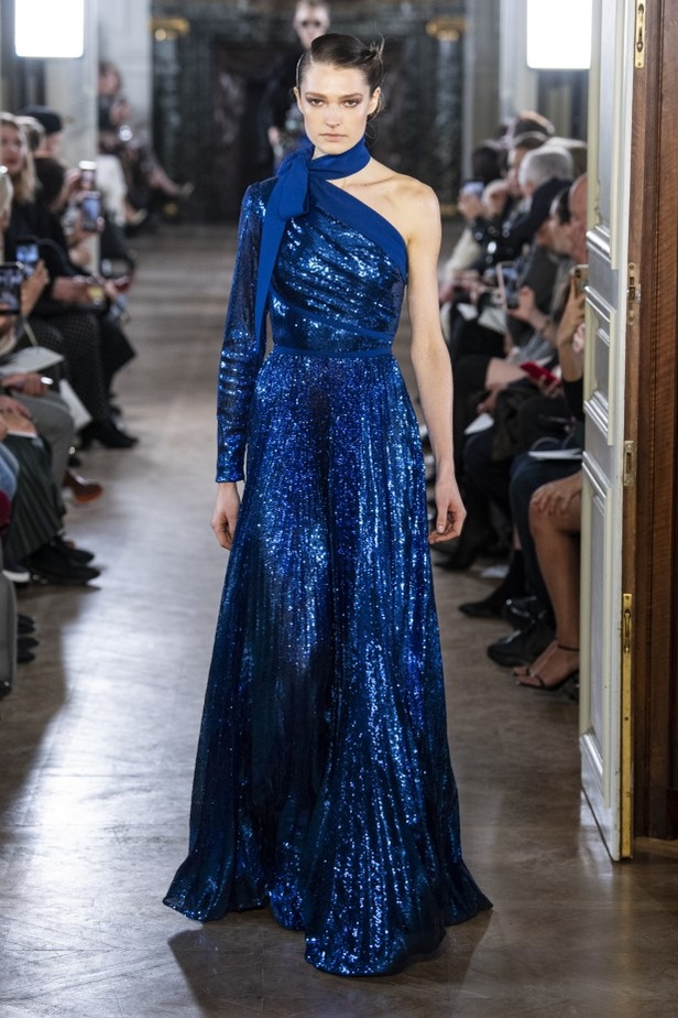 تصاميم كلاسيكية ومتنوعة من Elie Saab لخريف وشتاء 2019 