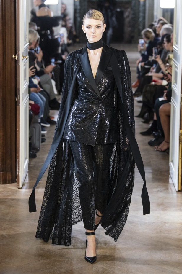 تصاميم كلاسيكية ومتنوعة من Elie Saab لخريف وشتاء 2019 