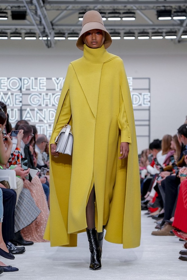 عرض أزياء فالنتينو لموسم خريف وشتاء 2019