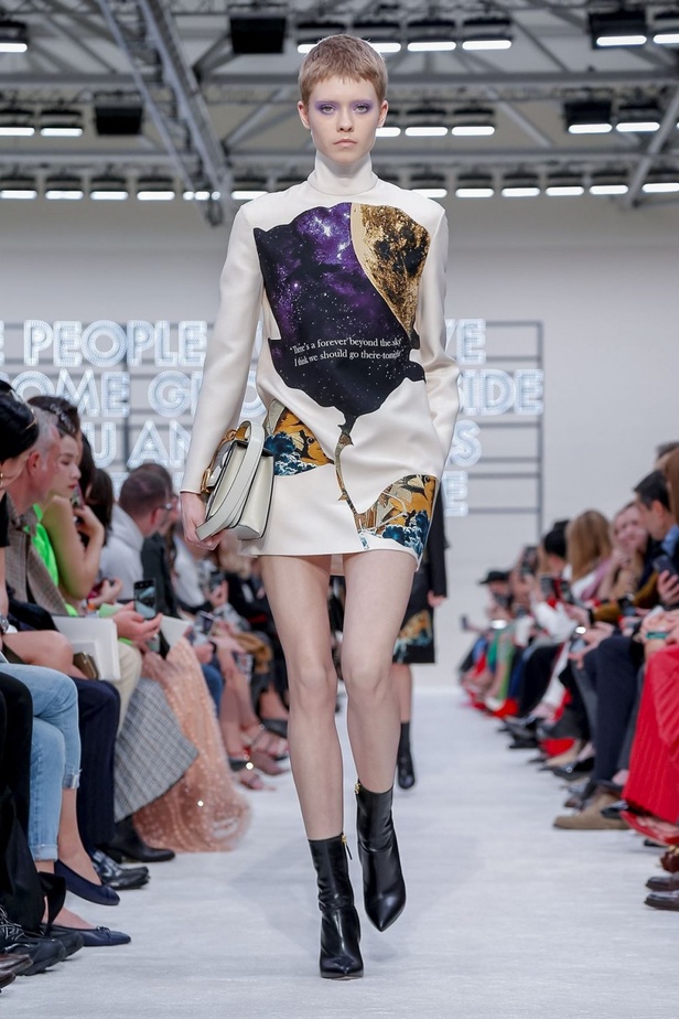 عرض أزياء فالنتينو لموسم خريف وشتاء 2019