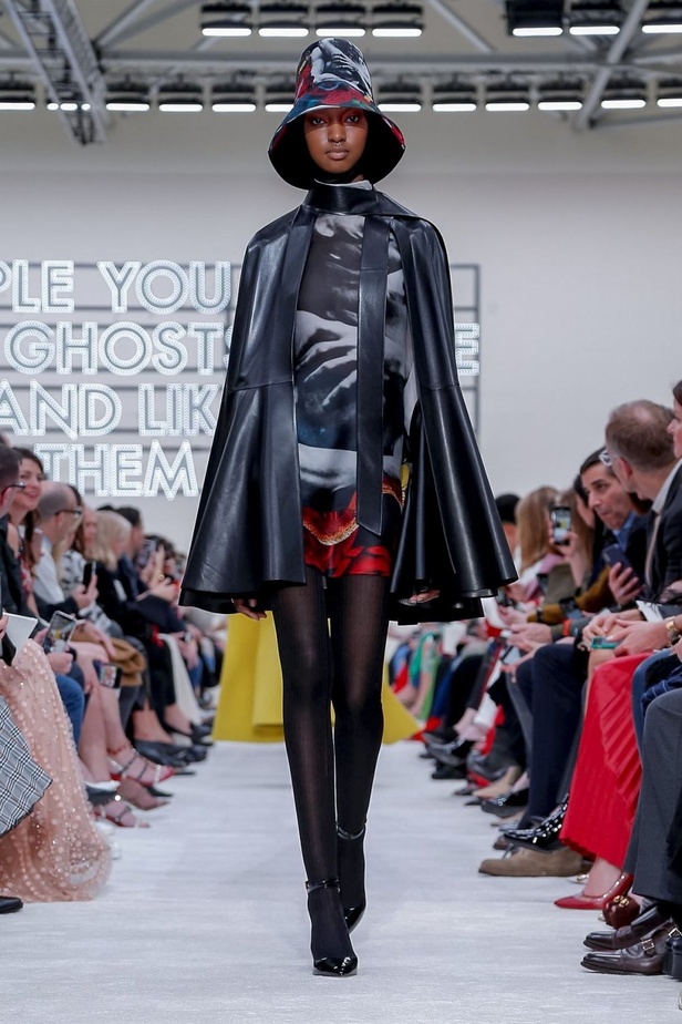 عرض أزياء فالنتينو لموسم خريف وشتاء 2019