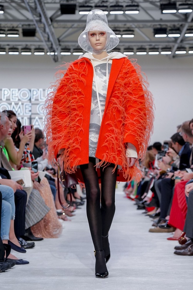 عرض أزياء فالنتينو لموسم خريف وشتاء 2019