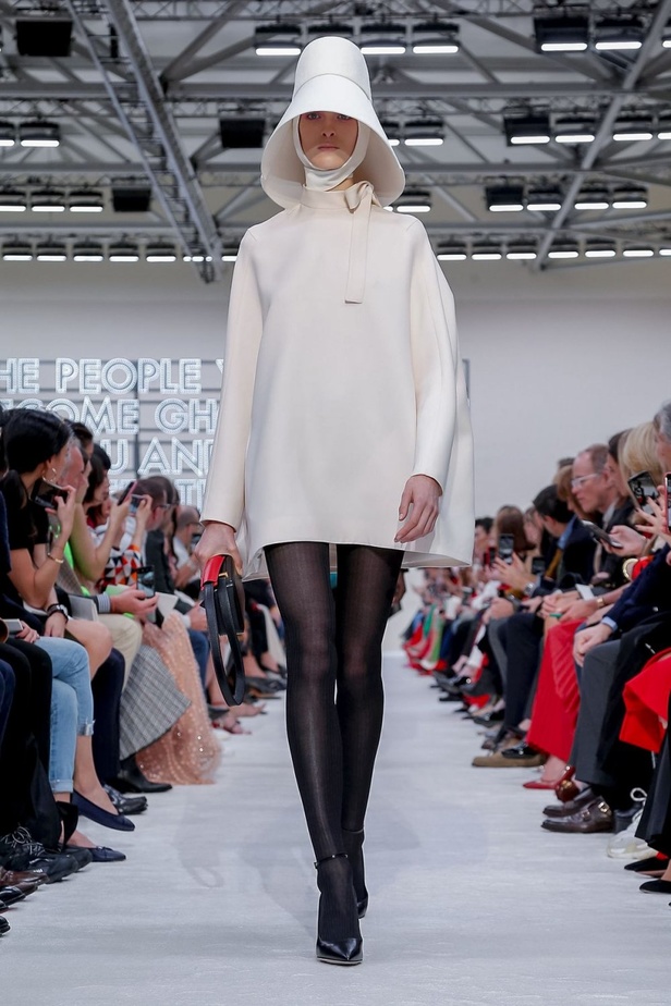 عرض أزياء فالنتينو لموسم خريف وشتاء 2019