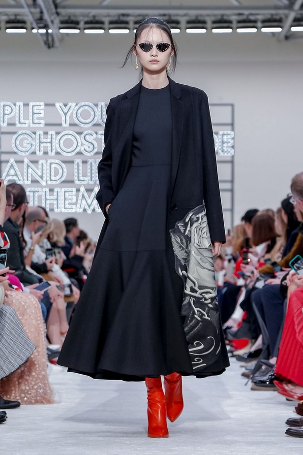 عرض أزياء فالنتينو لموسم خريف وشتاء 2019