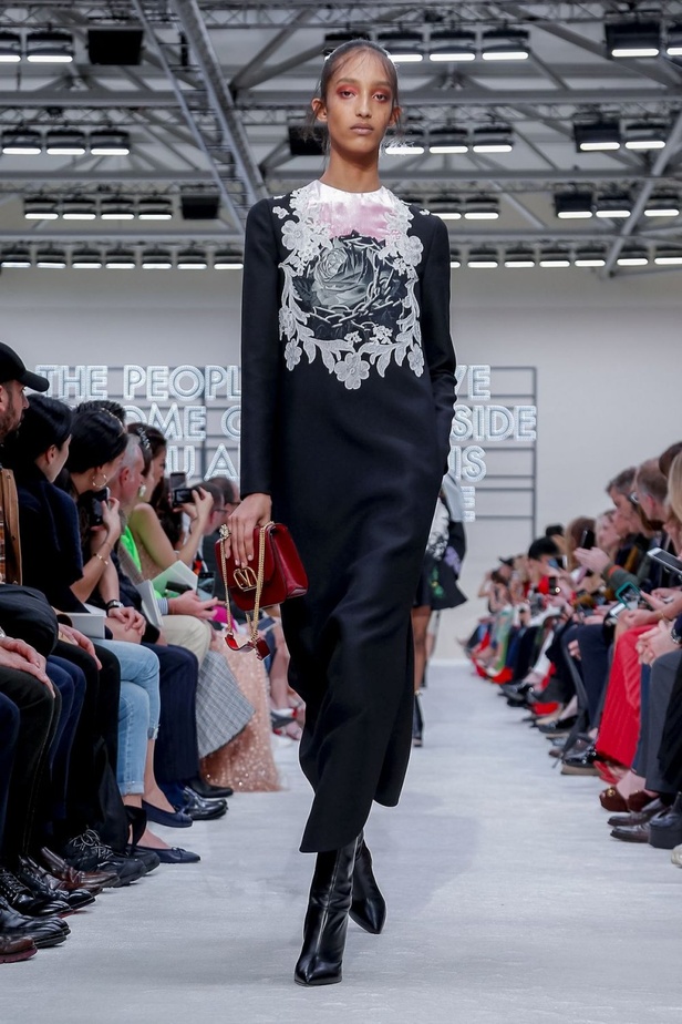 عرض أزياء فالنتينو لموسم خريف وشتاء 2019