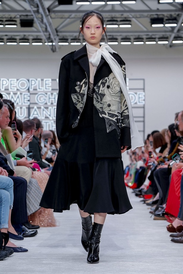 عرض أزياء فالنتينو لموسم خريف وشتاء 2019