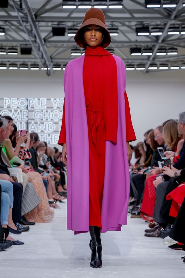 عرض أزياء فالنتينو لموسم خريف وشتاء 2019