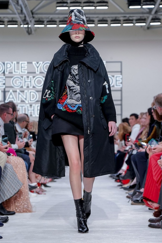 عرض أزياء فالنتينو لموسم خريف وشتاء 2019