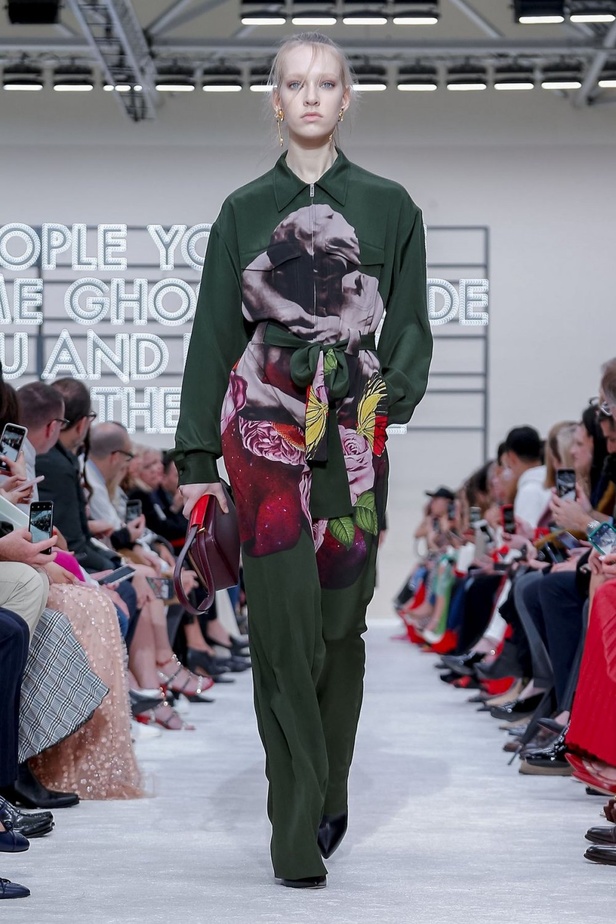 عرض أزياء فالنتينو لموسم خريف وشتاء 2019
