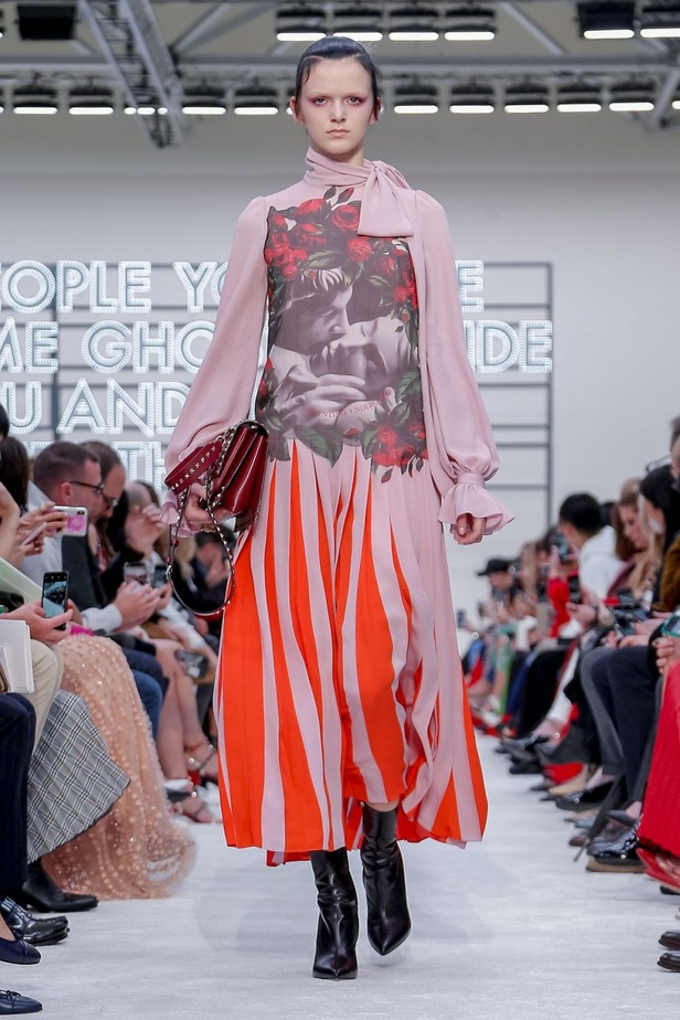 عرض أزياء فالنتينو لموسم خريف وشتاء 2019
