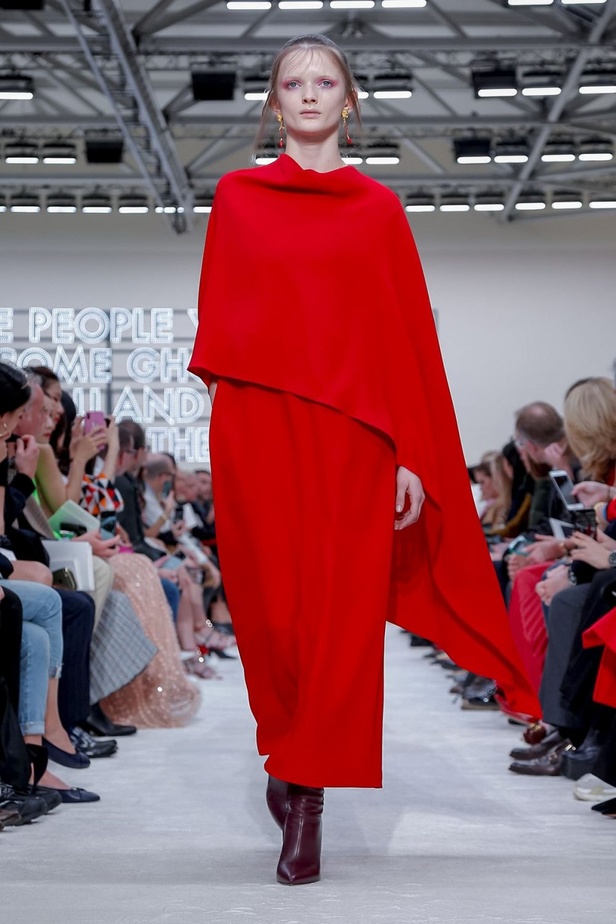 عرض أزياء فالنتينو لموسم خريف وشتاء 2019