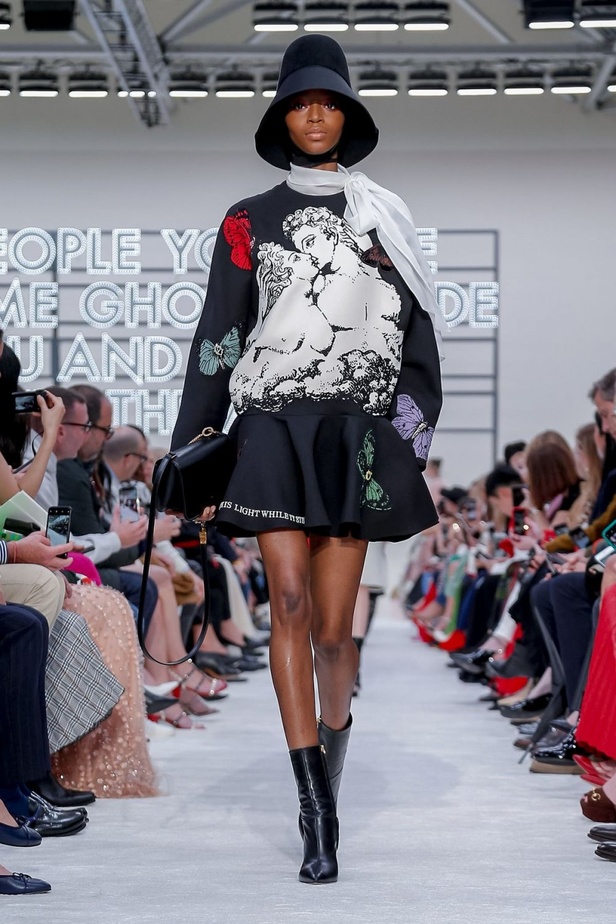 عرض أزياء فالنتينو لموسم خريف وشتاء 2019