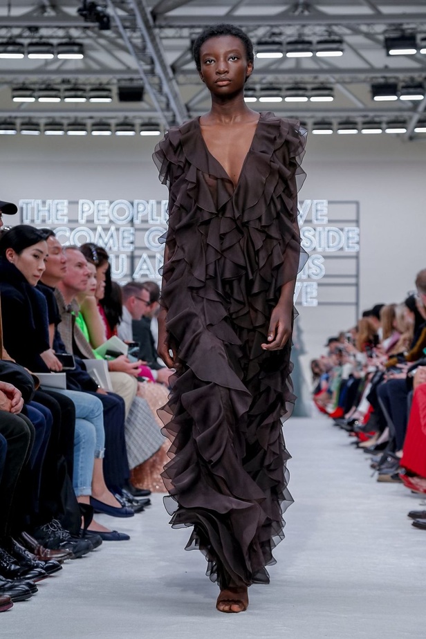 عرض أزياء فالنتينو لموسم خريف وشتاء 2019